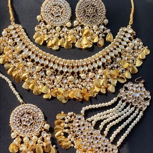 Brand new punjabi jewellery set with Pasa I have two colour multi and white..